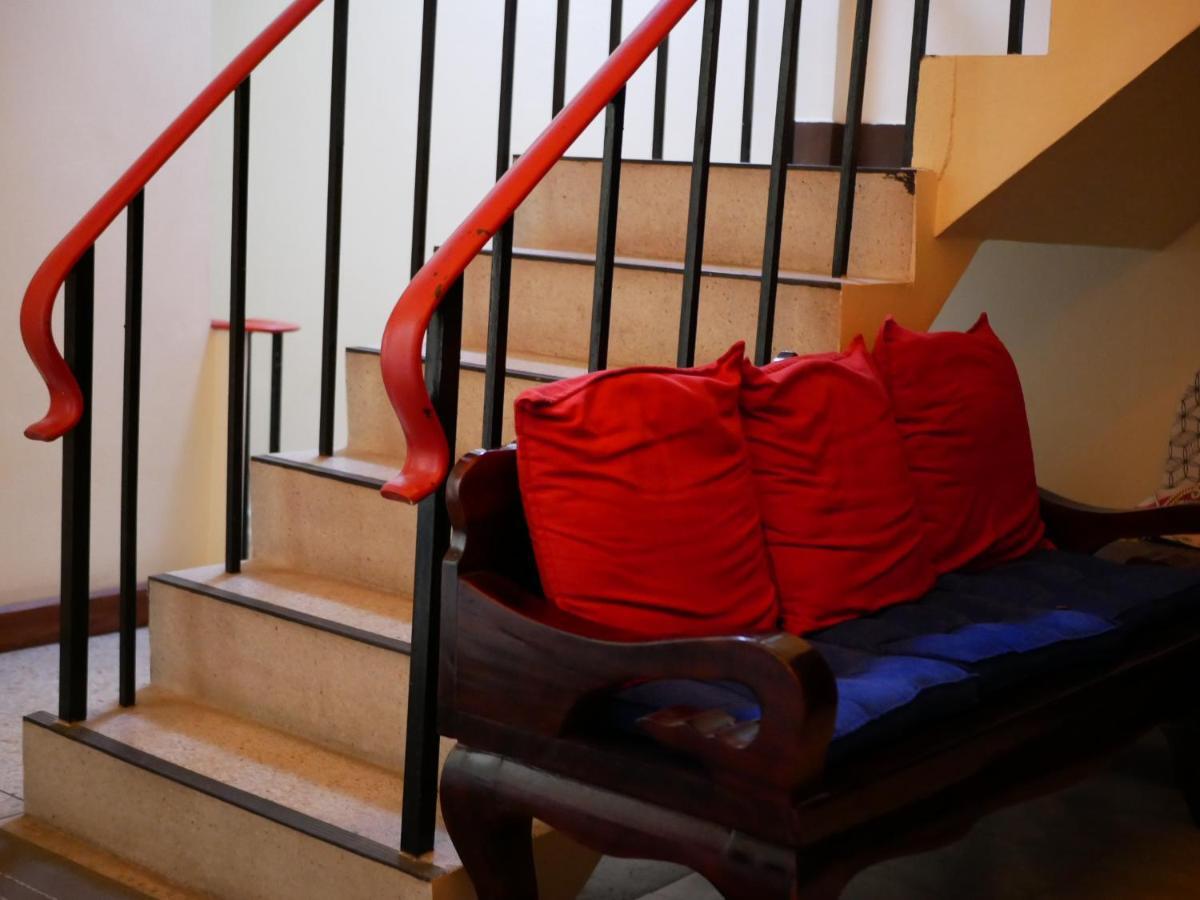 Bed Dee Time Hostel Бангкок Экстерьер фото